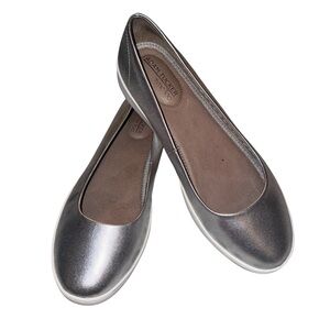 Adam Tucker Metallic Silver Flats Women’s Sz 8.5 walking comfort slip on career